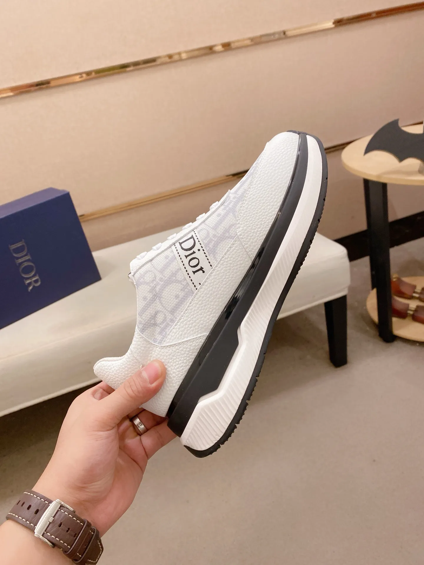 Men's shoes💰 462💰🇮🇹🇮🇹Dior d The new model is on sale at the same time at the counter. The upper 🇮🇹 is imported Italian first-layer cowhide, and the lining is fully imported sheepskin 💪💪. It is a complete 1⃣️ to 1⃣️ replica 🇮🇹💪💪, ⚠ Sole: The original sole is specially provided by the original factory. The exclusive movable molded sole is super comfortable. ⚠Original factory single goods, 🔍🔍high quality, you can enter and leave the counter at will, welcome to compare⚠. Code number:38-44